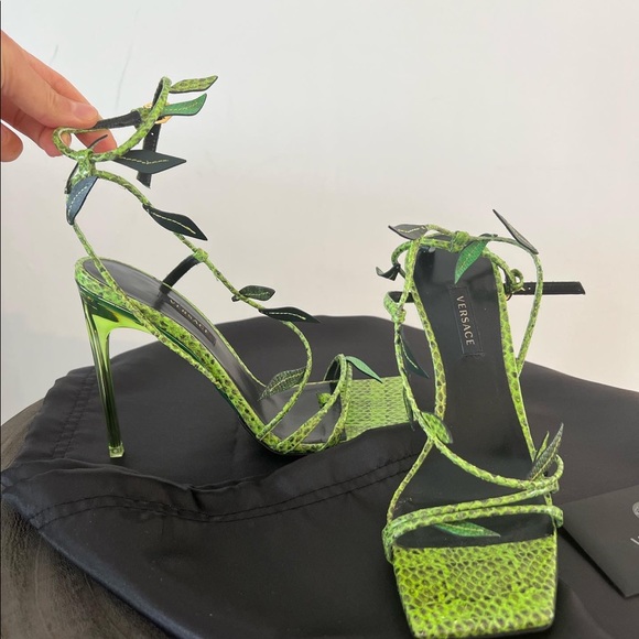 VERSACE PYTHON HEEL - Picture 5 of 10